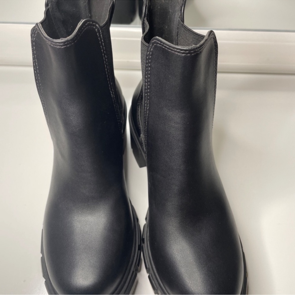 Madden Girl Tessa Lug Sole Platform Slip On Chelsea Ankle Boots - Picture 4 of 10